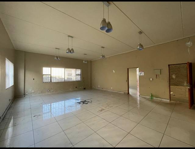 667M² WAREHOUSE TO LET IN HALFWAY HOUSE